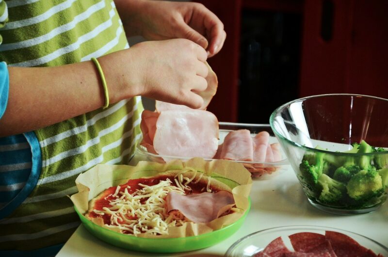 Cuisiner, un des objectifs possibles de la méthode CO-OP initiée par des ergothérapeutes pour un enfant DYS ou TSA